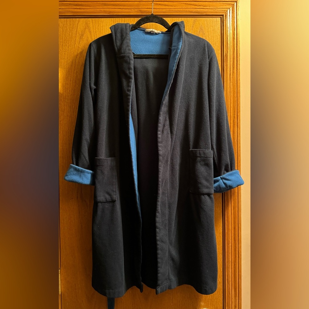 Boy’s Lands’ End Hooded Robe with Belt and Pockets. Polyester. Warm and Cozy.